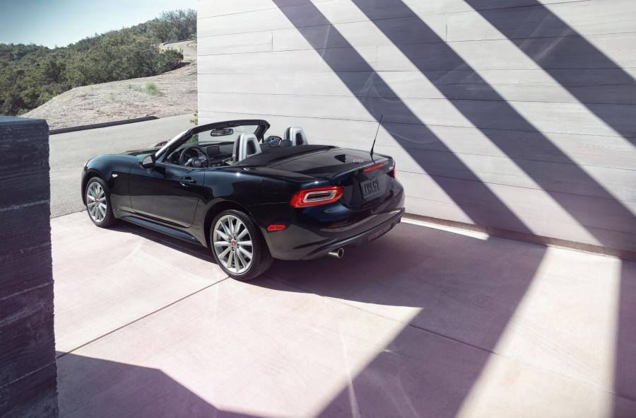  Fiat 124 Spider 2016 года  (US) (фото 14 из 36)